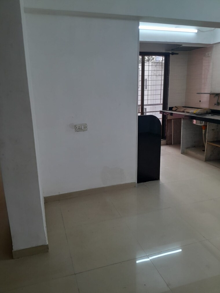 Room, kandivali west 1 Bedroom 380 Sq.Ft. Apartment In Kandivali West Mumbai 9441117