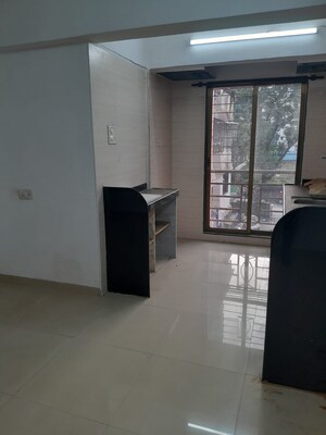 Furnished Amenities in 1 BHK Apartment at Kandivali West – for Sale