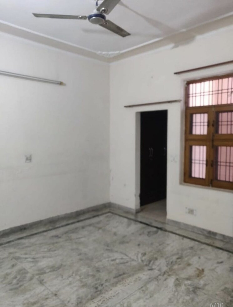 Room, sainik colony 3 Bedroom 2250 Sq.Ft. Builder Floor In Sainik Colony Faridabad 9441133