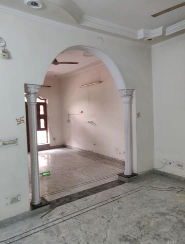 Building Lobby in 3 BHK Builder Floor at Sainik Colony – for Rent
