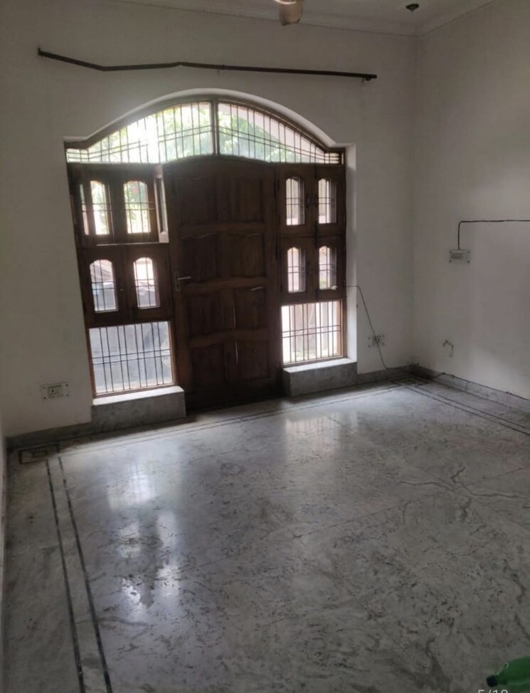 Room, sainik colony 3 Bedroom 2250 Sq.Ft. Builder Floor In Sainik Colony Faridabad 9441133