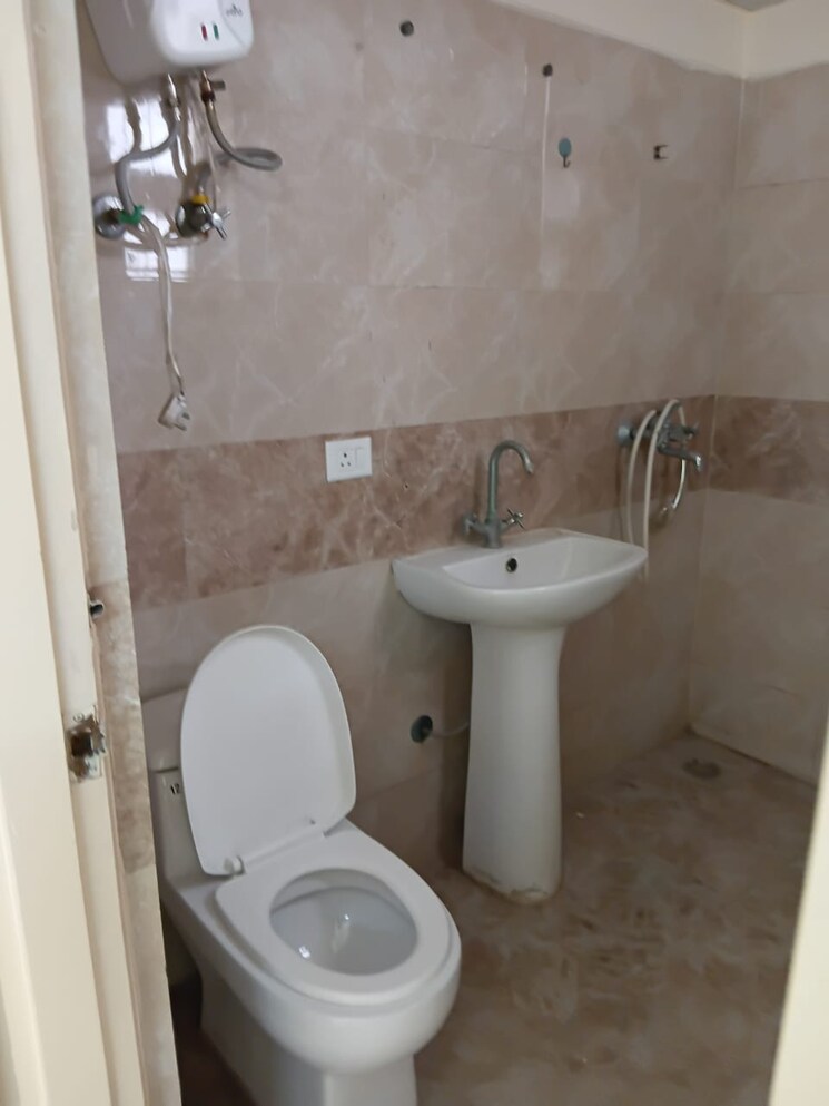Bathroom, gaurs-siddhartham 2 Bedroom 945 Sq.Ft. Apartment In Siddharth Vihar Ghaziabad 9441135