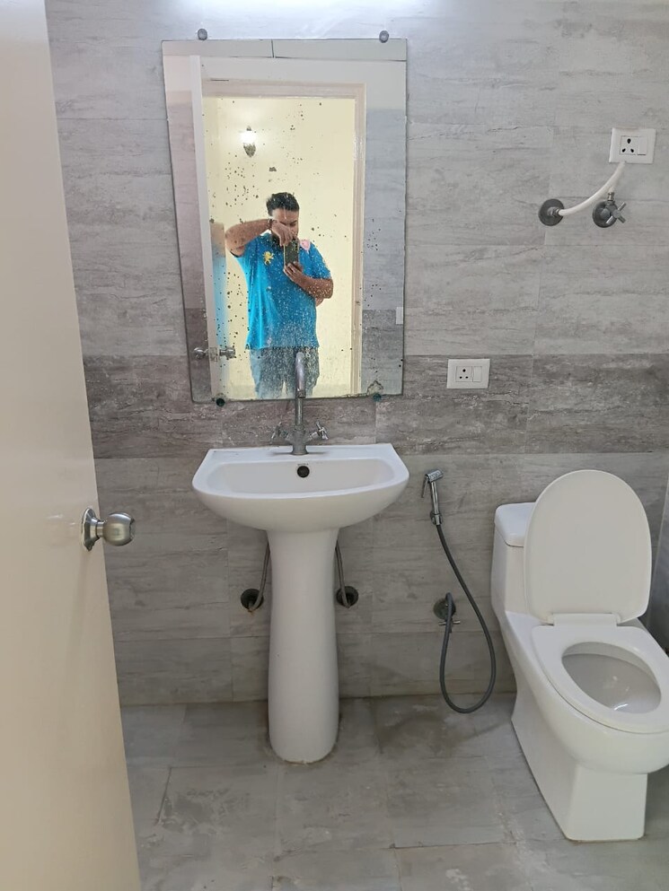 Bathroom, gaurs-siddhartham 2 Bedroom 945 Sq.Ft. Apartment In Siddharth Vihar Ghaziabad 9441135