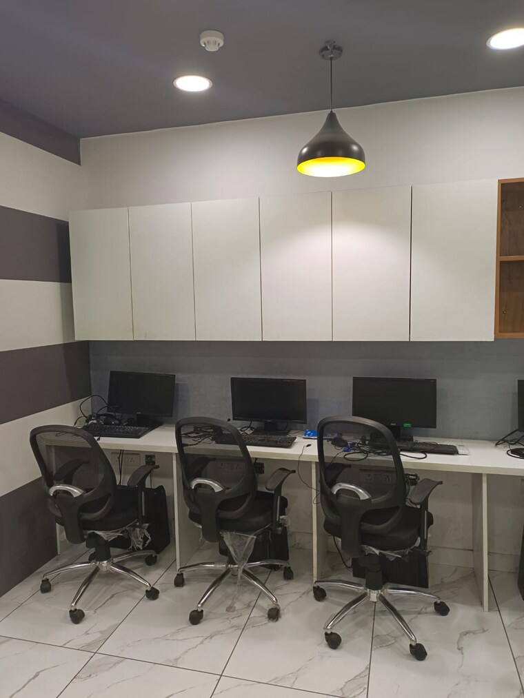 Team Area, netaji subhash place Commercial Office Space 2000 Sq.Ft. In Netaji Subhash Place Delhi 9441208