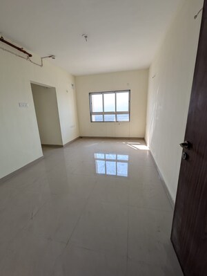 Room in 1 BHK Apartment at Indiabulls Greens, New Panvel – for Rent