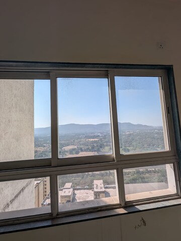 Room in 1 BHK Apartment at Indiabulls Greens, New Panvel – for Rent