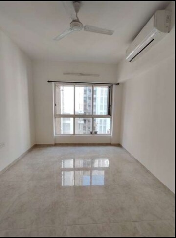 Room in 2 BHK Apartment at Lodha Amara, Kolshet Road – for Rent