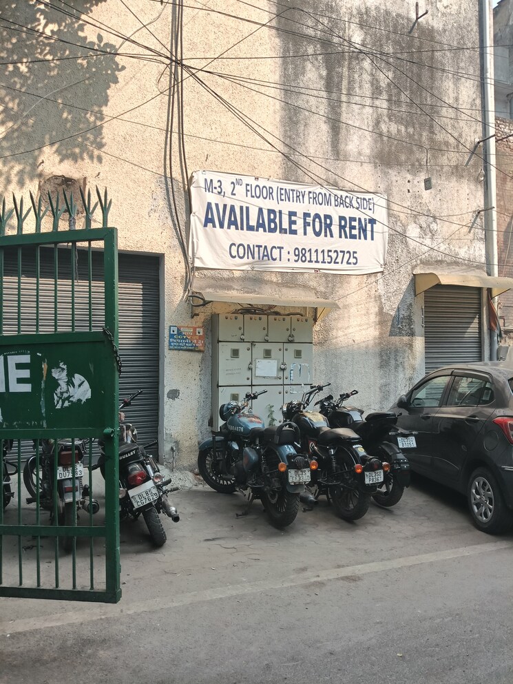  Parking, greater kailash i 3 Bedroom 1800 Sq.Ft. Builder Floor In Greater Kailash I Delhi 9441248