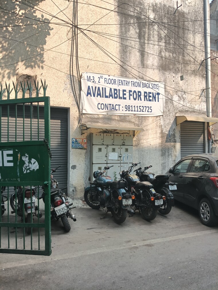  Parking, greater kailash i 3 Bedroom 1800 Sq.Ft. Builder Floor In Greater Kailash I Delhi 9441248