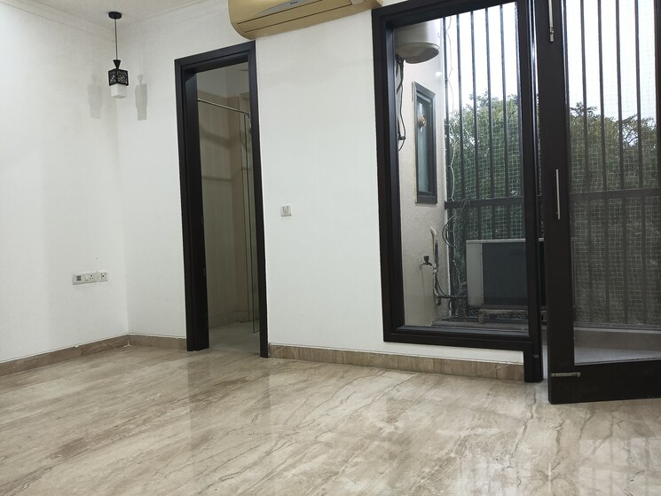 Room, greater kailash i 3 Bedroom 1800 Sq.Ft. Builder Floor In Greater Kailash I Delhi 9441248