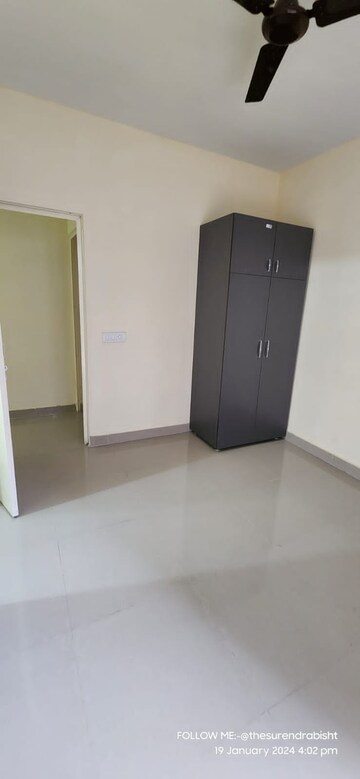 Room in 3 BHK Apartment at Conscient Habitat 78, Sector 78 – for Rent