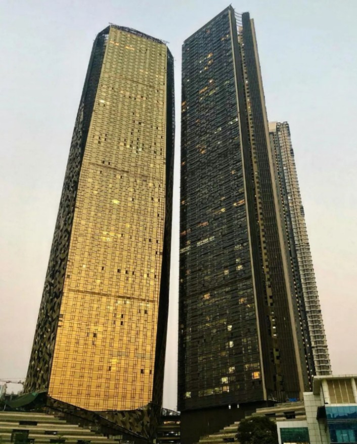 3 BHK + Servant Room Apartment For Rent in Lodha Trump Tower