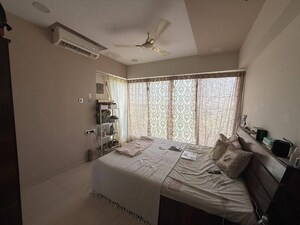 Bedroom in 2 BHK Apartment at Khar West – for Rent