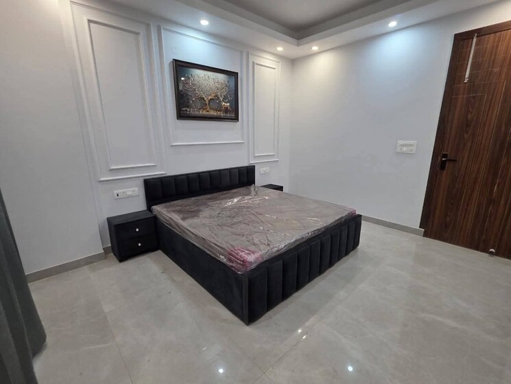 Room, meet-apartments 2.5 Bedroom 600 Sq.Ft. Builder Floor In Burari Delhi 9441303