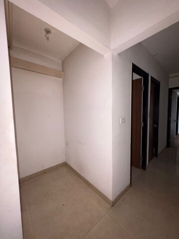 Room in 2.5 BHK Apartment at Lodha Lakeshore Greens, Dombivli East – for Rent