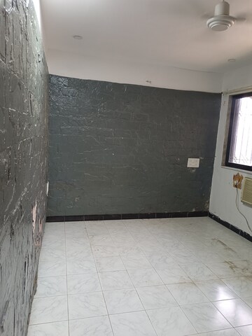 Room in 1 BHK Apartment at Andheri West – for Rent