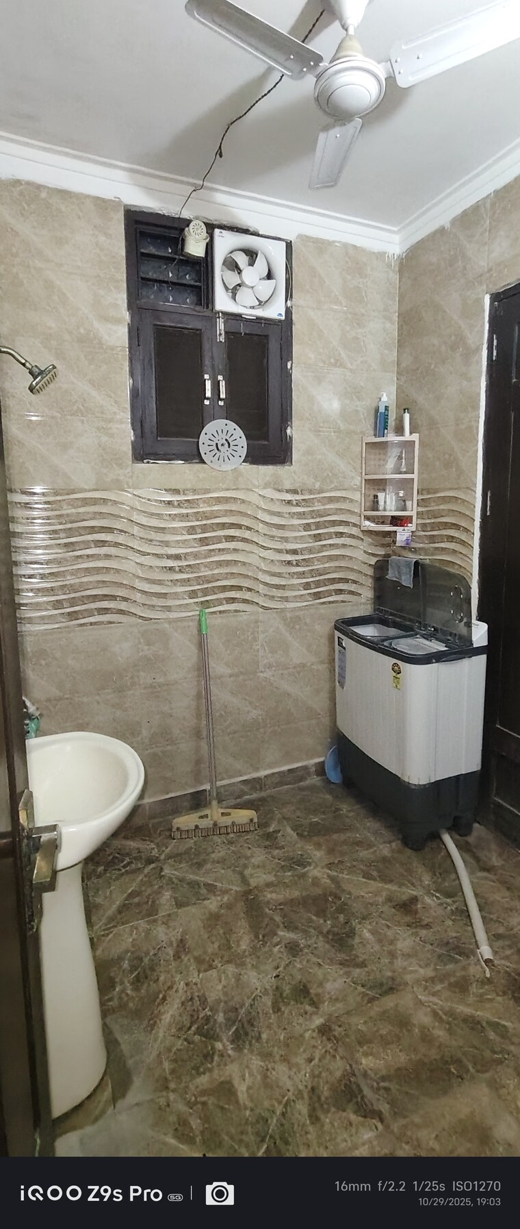 Bathroom, srishti-greenfield-homes 4 Bedroom 1890 Sq.Ft. Builder Floor In Green Fields Colony Faridabad 9441375