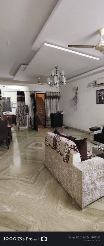 Living Room in 4 BHK Builder Floor at Srishti Greenfield Homes, Green Fields Colony – for Sale