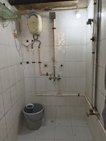 Master Bedroom in 2 BHK Apartment at Andheri West – for Rent