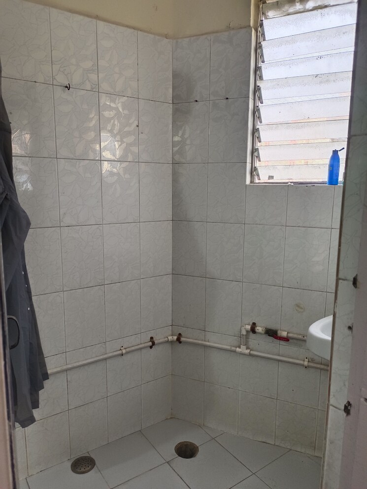 Bathroom, andheri west 2 Bedroom 700 Sq.Ft. Apartment In Andheri West Mumbai 9441372