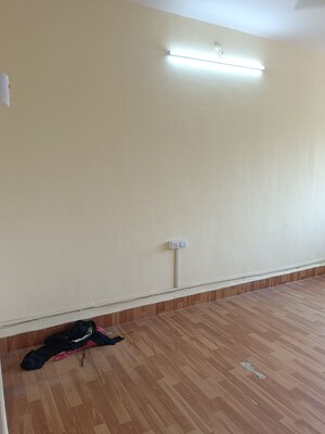 Room in 2 BHK Apartment at Andheri West – for Rent