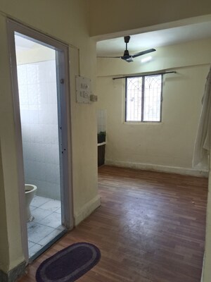 Room in 2 BHK Apartment at Andheri West – for Rent