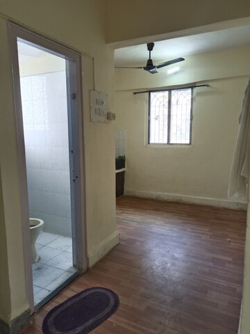Room in 2 BHK Apartment at Andheri West – for Rent