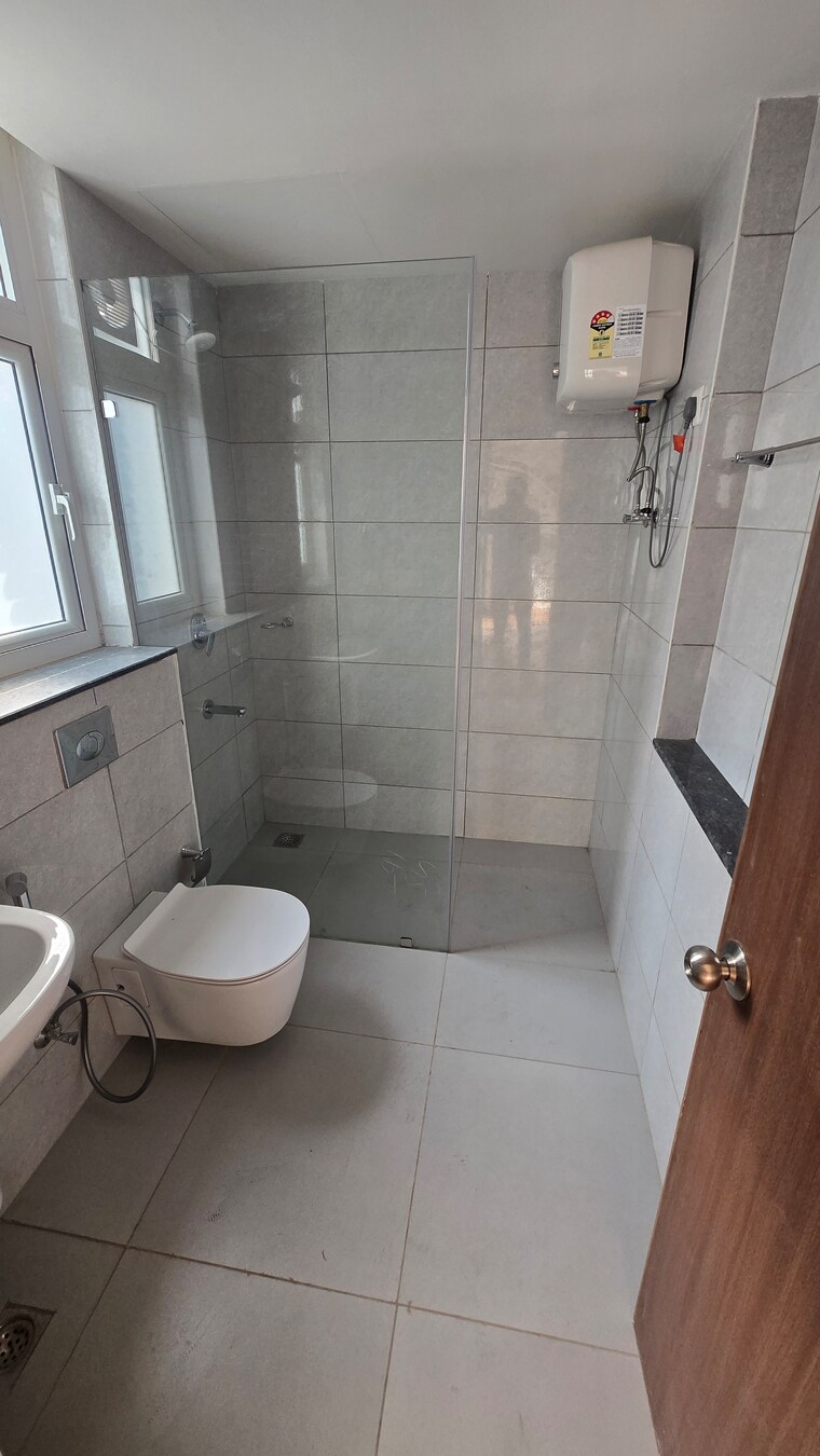 Bathroom, godrej-golf-link-villas 4 Bedroom 2359 Sq.Ft. Villa In Sector 27 Yamuna Expressway Greater Noida 9441378