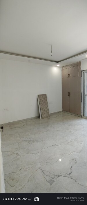 Room in 4 BHK Builder Floor at Srishti Greenfield Homes, Green Fields Colony – for Sale