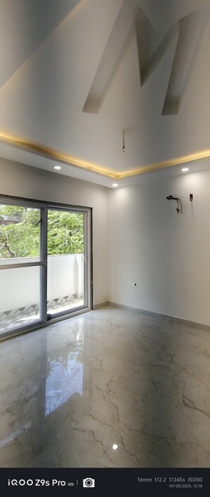 Room in 4 BHK Builder Floor at Srishti Greenfield Homes, Green Fields Colony – for Sale