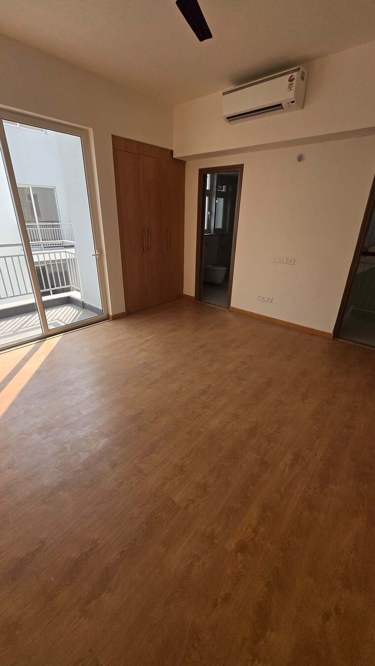 Room, godrej-golf-link-villas 4 Bedroom 4690 Sq.Ft. Villa In Sector 27 Yamuna Expressway Greater Noida 9441394