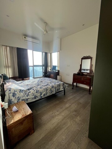 Bedroom in 2 BHK Apartment at Sheth Beaumonte, Sion East – for Rent