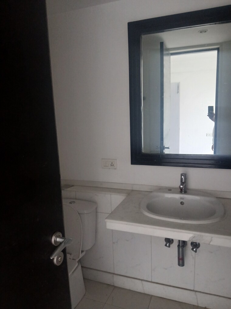 Bathroom, hiranandani-gardens 2 Bedroom 777 Sq.Ft. Apartment In Powai Mumbai 9441472
