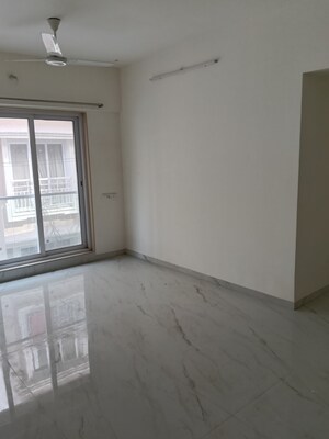 Room in 3 BHK Apartment at New Saket Apartment, Santacruz West – for Rent