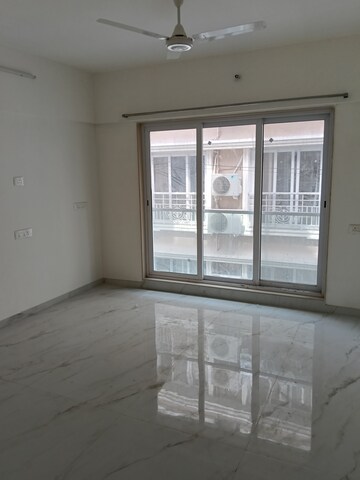 Room in 3 BHK Apartment at New Saket Apartment, Santacruz West – for Rent