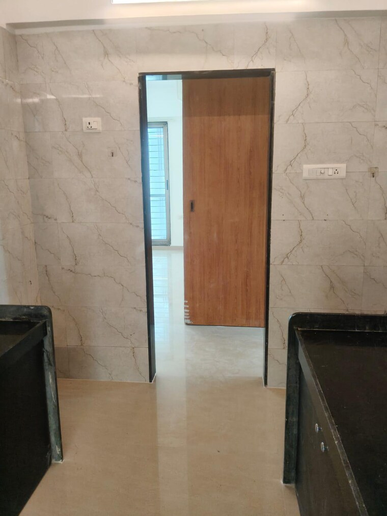Bathroom, kaniya-kutir 2 Bedroom 675 Sq.Ft. Apartment In Khar West Mumbai 9441487