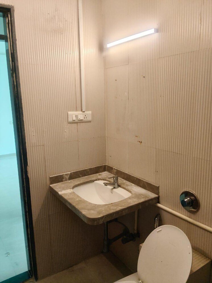 Bathroom, kaniya-kutir 2 Bedroom 675 Sq.Ft. Apartment In Khar West Mumbai 9441487