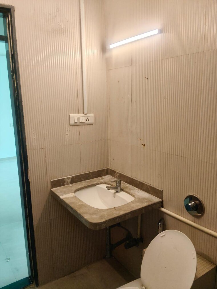 Bathroom, kaniya-kutir 2 Bedroom 675 Sq.Ft. Apartment In Khar West Mumbai 9441487