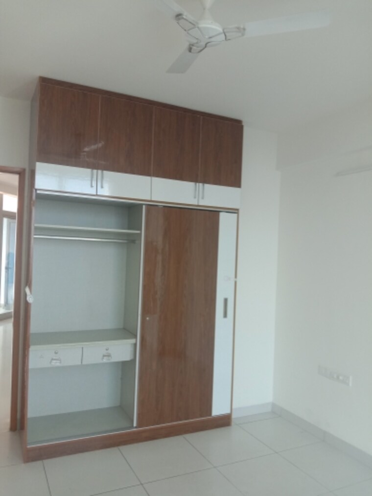 Room, mantri-pinnacle 3 Bedroom 1800 Sq.Ft. Apartment In Hulimavu Bangalore 9441516
