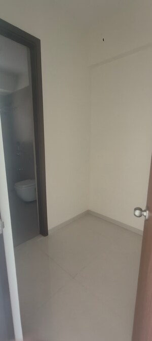 Bathroom in 3.5 BHK Apartment at Thane West – for Rent