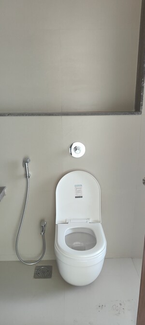 Bathroom in 3.5 BHK Apartment at Thane West – for Rent