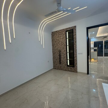 Room in 3.5 BHK Apartment at M3M Soulitude, Sector 89 – for Rent