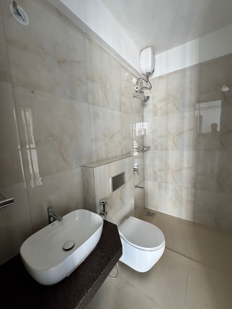Bathroom, raymond-ten-x-habitat 2 Bedroom 635 Sq.Ft. Apartment In Pokhran Road No Two Thane 9441561