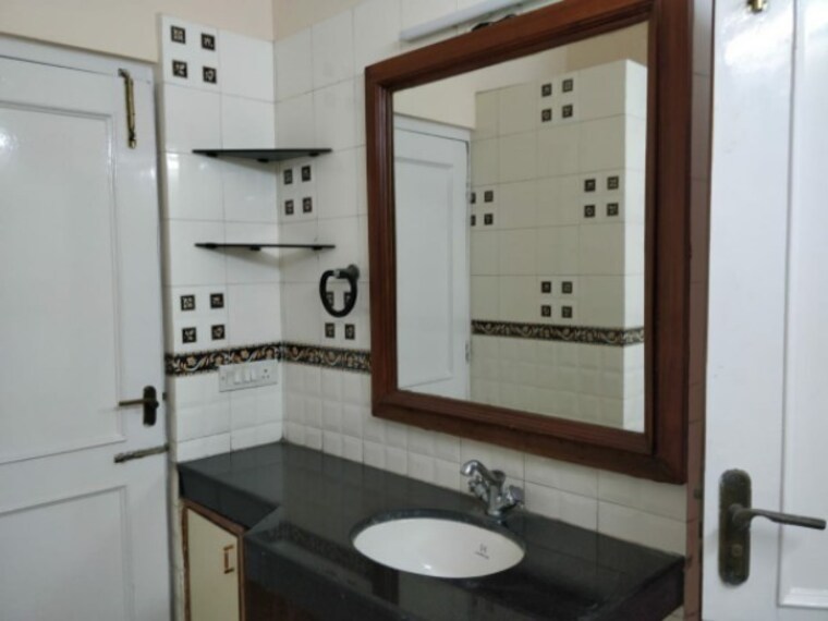 Floor Plan, sant nagar 3 Bedroom 200 Sq.Yd. Builder Floor In Sant Nagar Delhi 9441562