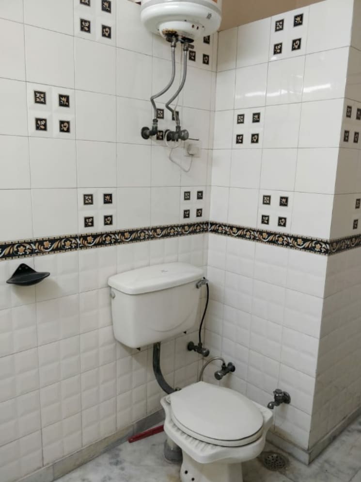 Bathroom, sant nagar 3 Bedroom 200 Sq.Yd. Builder Floor In Sant Nagar Delhi 9441562