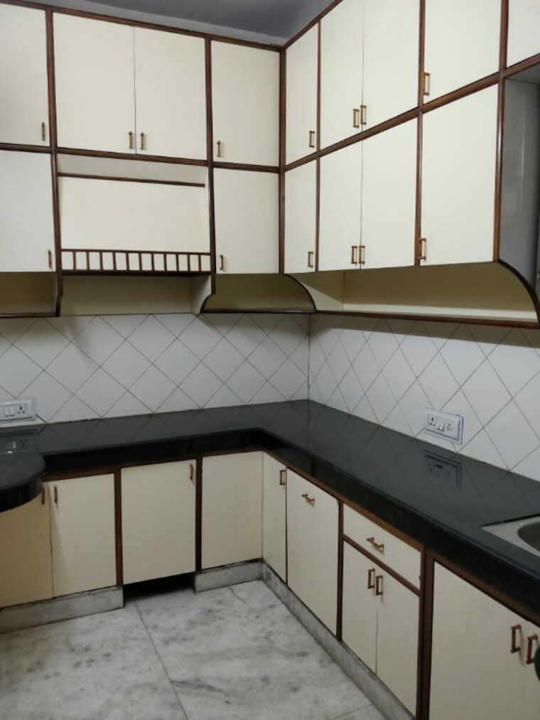 Kitchen, sant nagar 3 Bedroom 200 Sq.Yd. Builder Floor In Sant Nagar Delhi 9441562