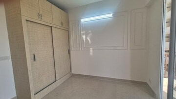 Room in 3 BHK Apartment at Signature Global Golf Greens, Sector 79 – for Rent