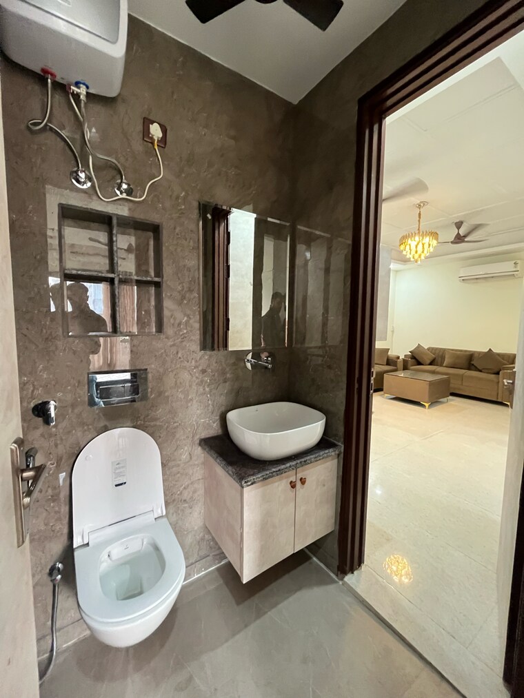 Bathroom, hong-kong-bazaar 2 Bedroom 1655 Sq.Ft. Builder Floor In Sector 56 Gurgaon 9441627