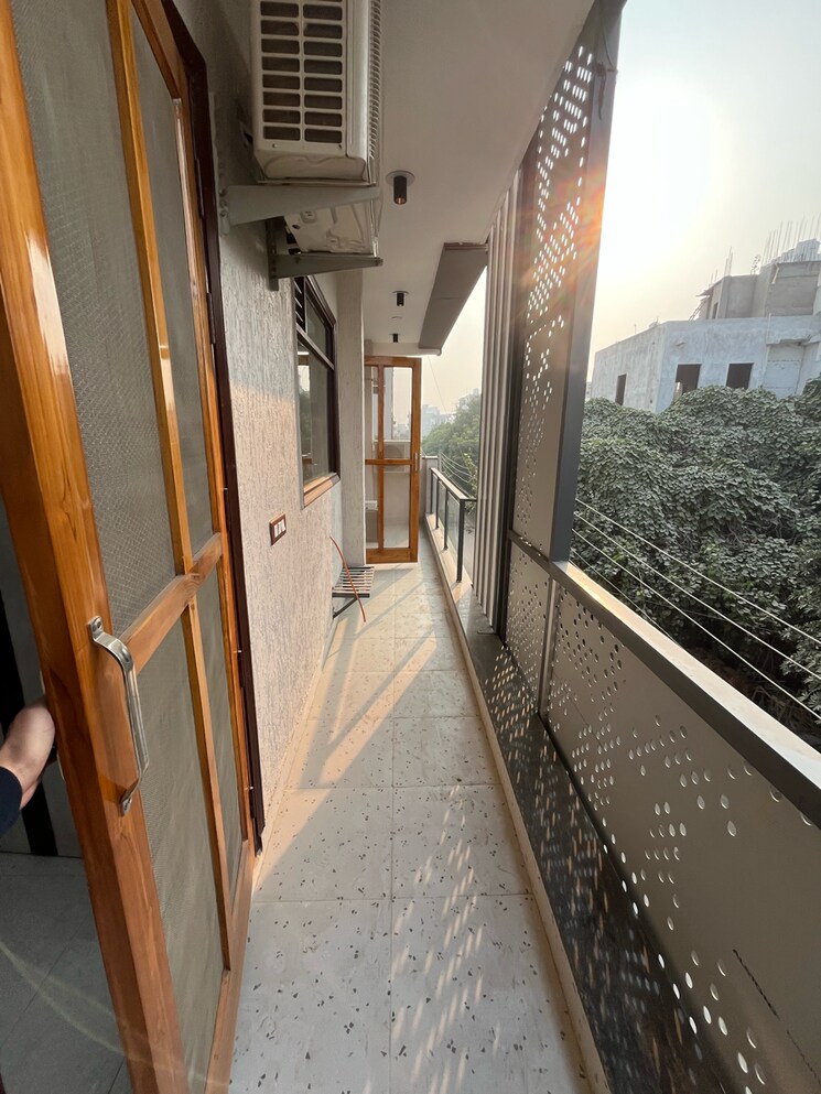 Balcony, hong-kong-bazaar 2 Bedroom 1655 Sq.Ft. Builder Floor In Sector 56 Gurgaon 9441627