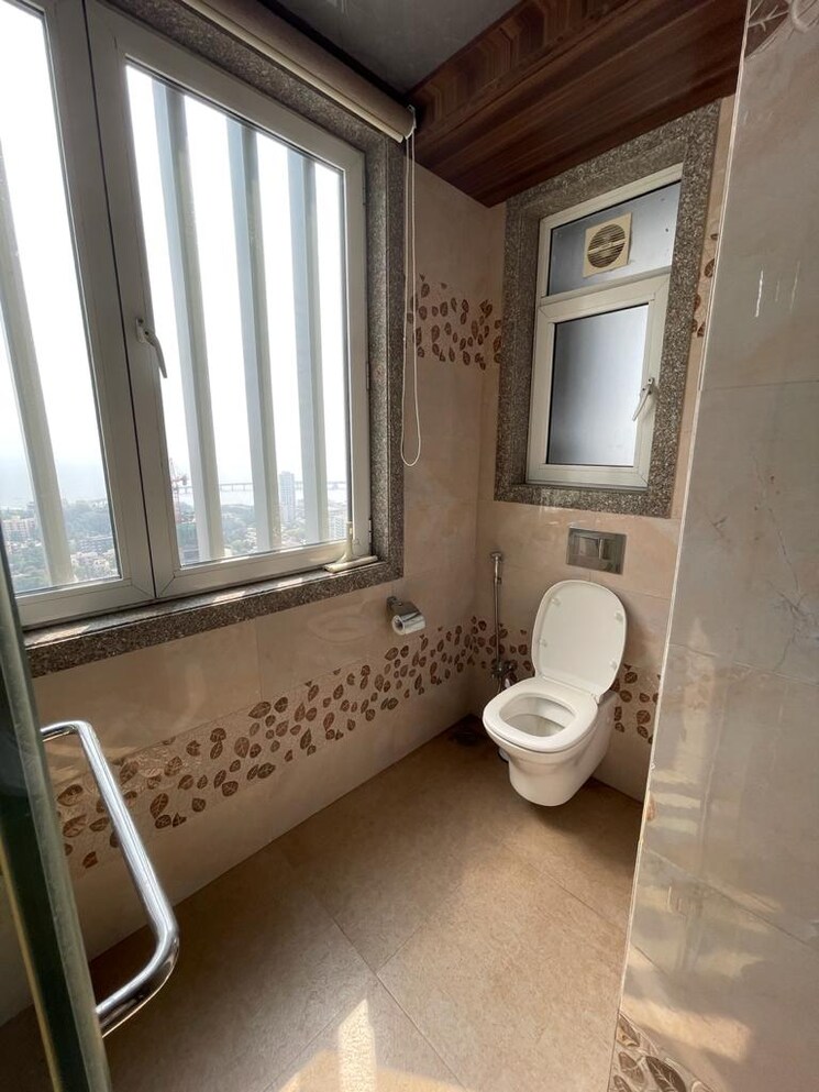 Bathroom, suraj-ocean-star-1 4 Bedroom 1736 Sq.Ft. Apartment In Prabhadevi Mumbai 9441635